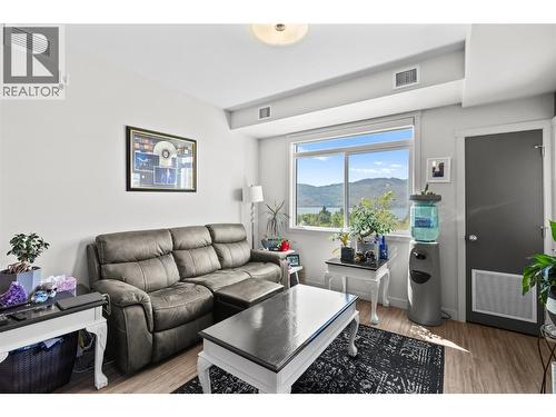 2250 Majoros Road Unit# 303, West Kelowna, BC - Indoor Photo Showing Living Room