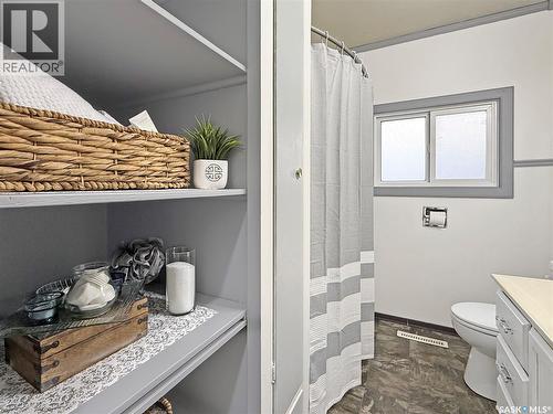 314 10Th Avenue Nw, Swift Current, SK - Indoor Photo Showing Bathroom
