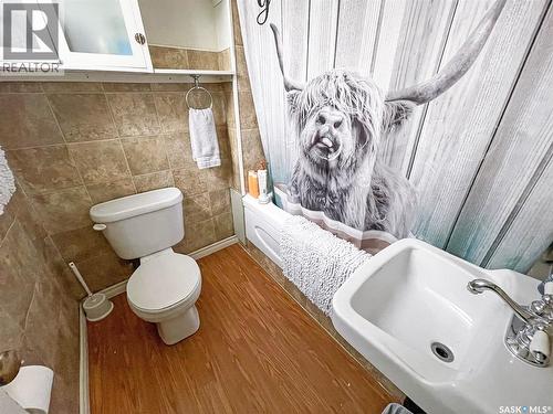 314 10Th Avenue Nw, Swift Current, SK - Indoor Photo Showing Bathroom