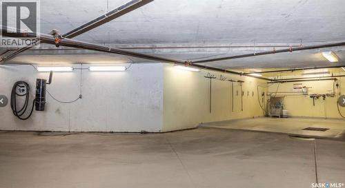 340 325 Keevil Crescent, Saskatoon, SK - Indoor Photo Showing Garage