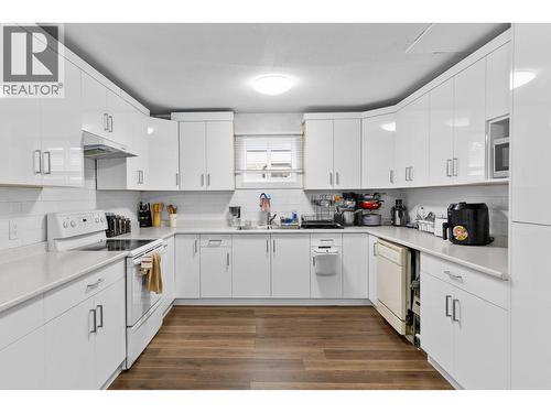 545 Primrose Road, Kelowna, BC - Indoor Photo Showing Kitchen