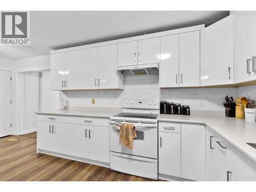 545 Primrose Road, Kelowna, BC - Indoor Photo Showing Kitchen