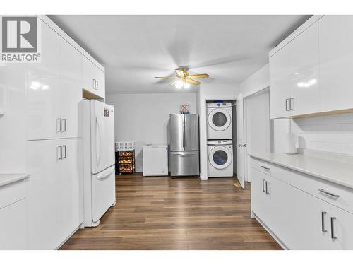 545 Primrose Road, Kelowna, BC - Indoor Photo Showing Kitchen