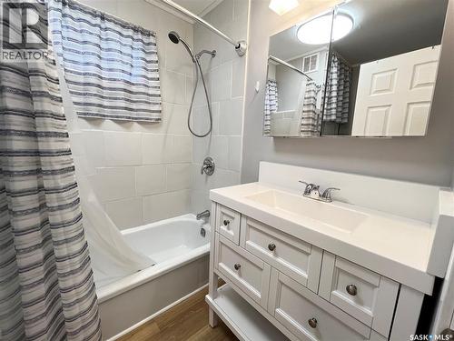 408 Maple Street, Maple Creek, SK - Indoor Photo Showing Bathroom