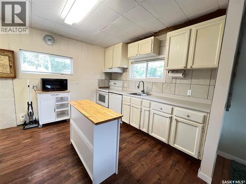 408 Maple Street, Maple Creek, SK - Indoor Photo Showing Kitchen