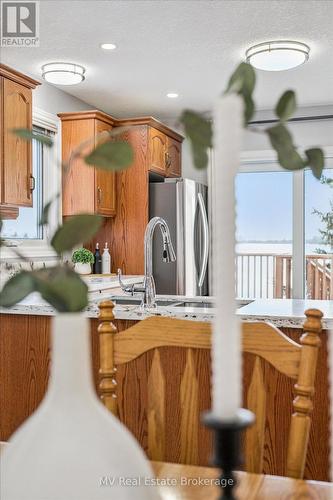 115 Harper Crescent, Centre Wellington (Fergus), ON - Indoor Photo Showing Kitchen