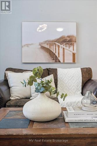 115 Harper Crescent, Centre Wellington (Fergus), ON - Indoor