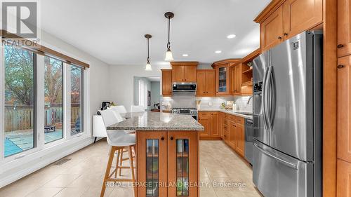 924 Farnham Road, London South (South M), ON - Indoor Photo Showing Kitchen