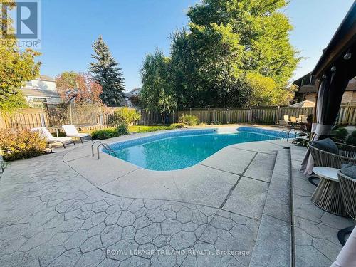 924 Farnham Road, London South (South M), ON - Outdoor With In Ground Pool With Backyard