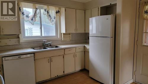 52 Edinburgh St, Sault Ste. Marie, ON - Indoor Photo Showing Kitchen With Double Sink