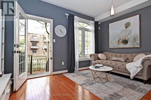 20 - 38 Hunt Avenue, Richmond Hill, ON - Indoor Photo Showing Living Room