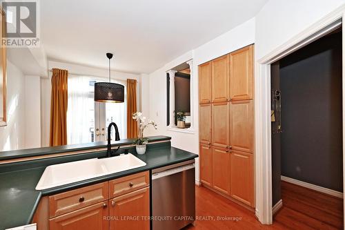 20 - 38 Hunt Avenue, Richmond Hill, ON - Indoor Photo Showing Kitchen