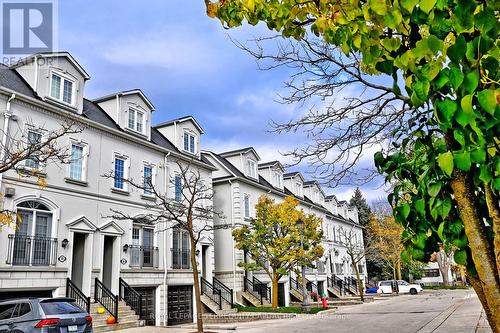 20 - 38 Hunt Avenue, Richmond Hill, ON - Outdoor