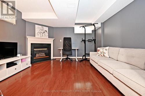 20 - 38 Hunt Avenue, Richmond Hill, ON - Indoor With Fireplace