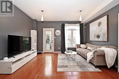 20 - 38 Hunt Avenue, Richmond Hill, ON - Indoor Photo Showing Living Room