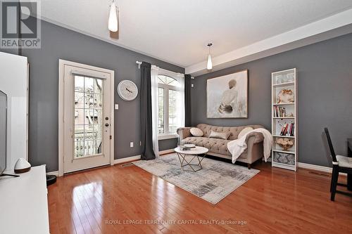 20 - 38 Hunt Avenue, Richmond Hill, ON - Indoor Photo Showing Living Room