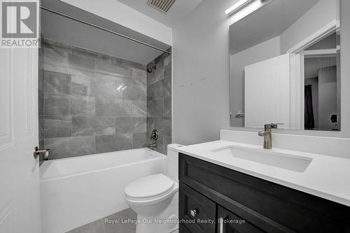 45 Salmon Way, Whitby (Downtown Whitby), ON - Indoor Photo Showing Bathroom