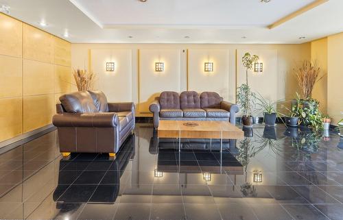 Hall - 209-5200 Boul. Des Sources, Montréal (Pierrefonds-Roxboro), QC - Indoor