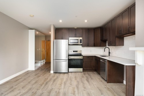 417-90 Regatta Landing, Victoria, BC - Indoor Photo Showing Kitchen
