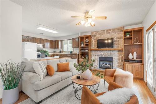 144 Meadow Gate Dr, Winnipeg, MB 