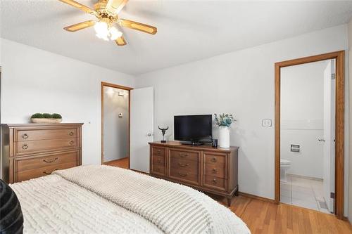 144 Meadow Gate Dr, Winnipeg, MB 