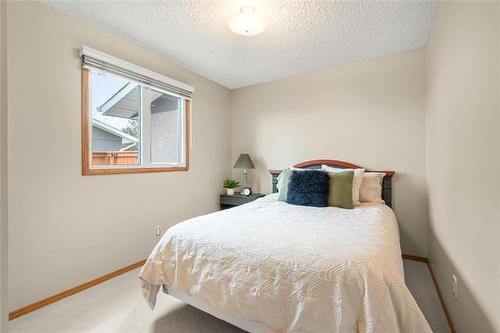 144 Meadow Gate Dr, Winnipeg, MB 