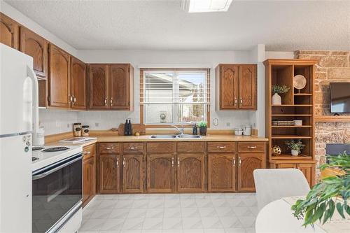 144 Meadow Gate Dr, Winnipeg, MB 