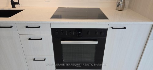 1215-1 Quarrington Lane, Toronto, ON -  Photo Showing Kitchen