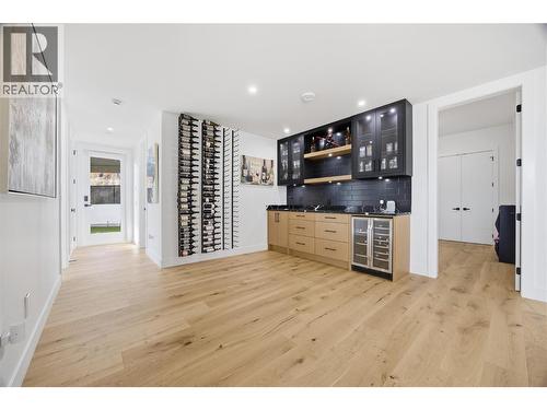 Wet bar & wine rack display - 1102 Carnoustie Drive, Kelowna, BC - Indoor
