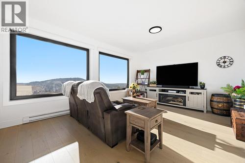 Suite living space with large, bright windows - 1102 Carnoustie Drive, Kelowna, BC - Indoor