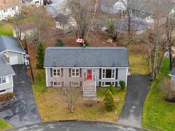 17 Newcombe Drive  Lower Sackville, NS B4C 2C8