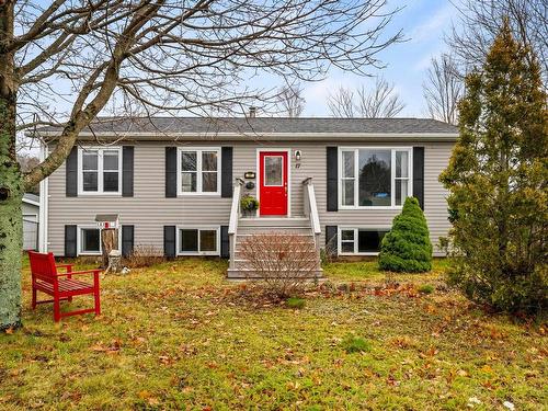 17 Newcombe Drive, Lower Sackville, NS 