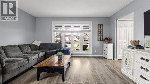 10628 Halstead Crescent, Windsor, ON - Indoor Photo Showing Living Room