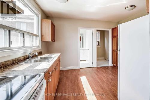 Upper - 1064 Westmount Avenue, Mississauga, ON - Indoor Photo Showing Kitchen With Double Sink