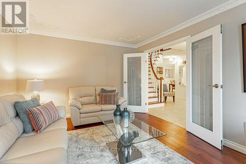 506 Eaton Park Drive, London South (South N), ON - Indoor Photo Showing Living Room