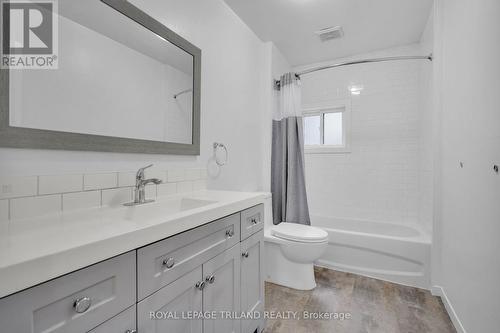 459 Hale Street, London East (East N), ON - Indoor Photo Showing Bathroom
