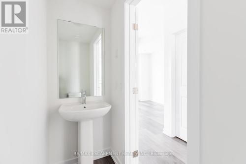 15 - 70 Kenesky Drive, Hamilton, ON - Indoor Photo Showing Bathroom