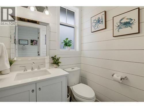 1553 Emerald Drive, Kamloops, BC - Indoor Photo Showing Bathroom
