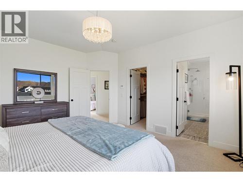 1553 Emerald Drive, Kamloops, BC - Indoor Photo Showing Bedroom