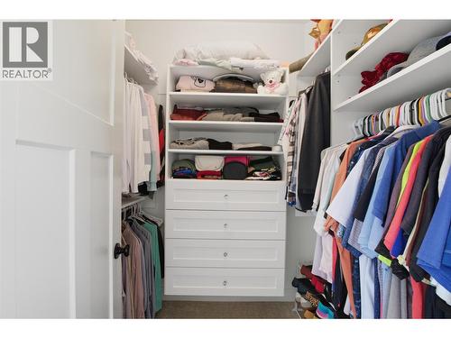 1553 Emerald Drive, Kamloops, BC - Indoor With Storage