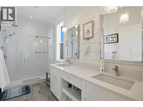 1553 Emerald Drive, Kamloops, BC - Indoor Photo Showing Bathroom