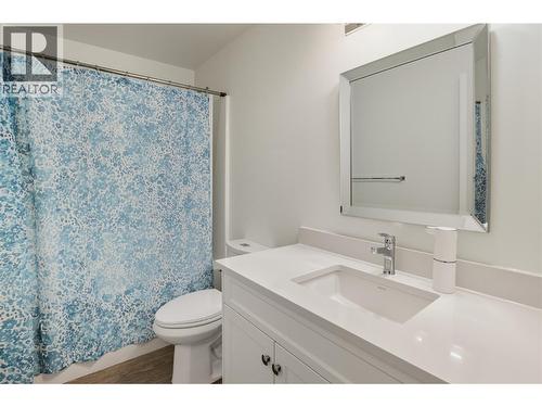 1553 Emerald Drive, Kamloops, BC - Indoor Photo Showing Bathroom