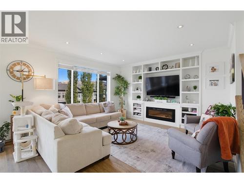 1553 Emerald Drive, Kamloops, BC - Indoor Photo Showing Living Room With Fireplace