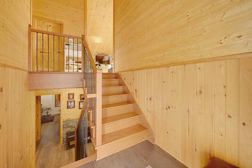 Staircase - 18 Rue De La Cortland, Brownsburg-Chatham, QC - Indoor Photo Showing Other Room