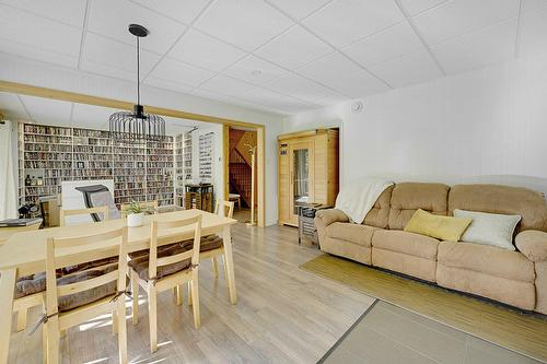 Family room - 18 Rue De La Cortland, Brownsburg-Chatham, QC - Indoor Photo Showing Living Room