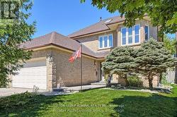 8 ELMSLEY DRIVE  Richmond Hill, ON L4C 8N1