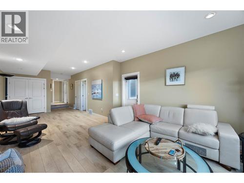 900 Stagecoach Drive Unit# 13, Kamloops, BC - Indoor Photo Showing Living Room