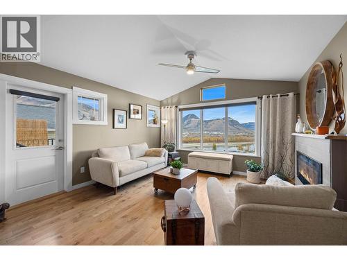 900 Stagecoach Drive Unit# 13, Kamloops, BC - Indoor Photo Showing Living Room With Fireplace
