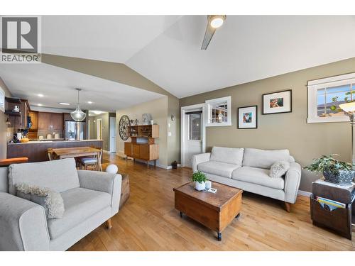 900 Stagecoach Drive Unit# 13, Kamloops, BC - Indoor Photo Showing Living Room