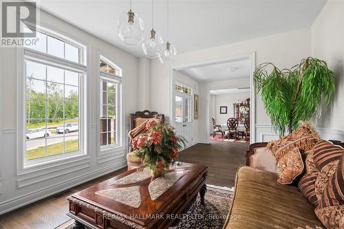 94 Ruby Ridge, Oro-Medonte, ON - Indoor Photo Showing Living Room